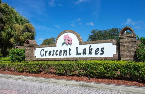 Fully Refurbished Vacation Home with South Facing Pool and Spa with Lake View in Quiet Community Nr Disney - Foto 35