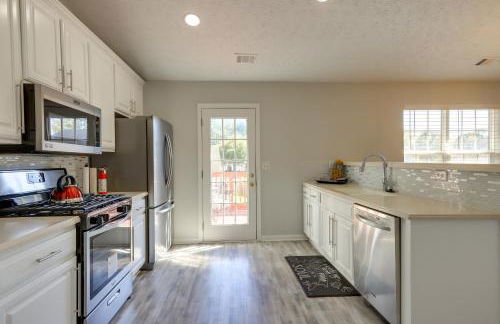 Spacious Georgia Home with Deck, Grills and Fireplace! - Foto 7