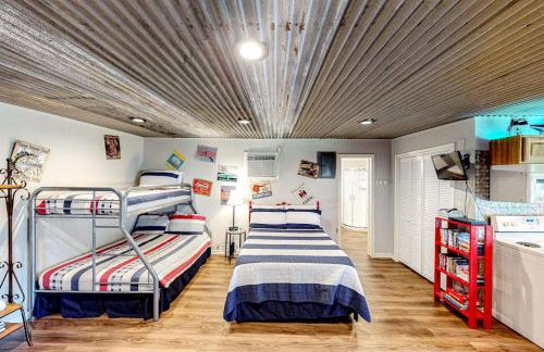 Charming Dog-Friendly Lakefront Home with Lake View, Dock, & Washer/Dryer - Foto 7