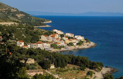 Matea Apartments Milna - Photo 4