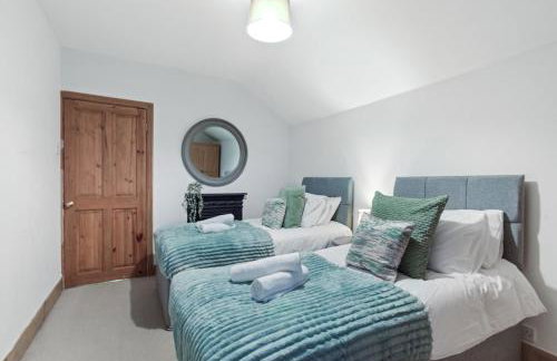 Home Away I 3BR Comfort Suite I Private Courtyard I Super Fast Wi-Fi I Free Parking - Foto 2