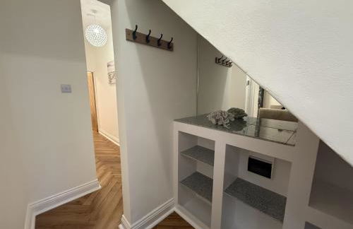 Southend Apartment With Parking, Private Garden and Beach Side Location - Foto 39