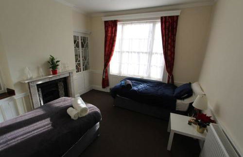 Perfect Family & Friends Home, Free Parking Security Onsite - Photo 45