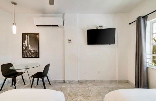 Best location by the Beach ! Free WiFi - TV - All amenities - Foto 17