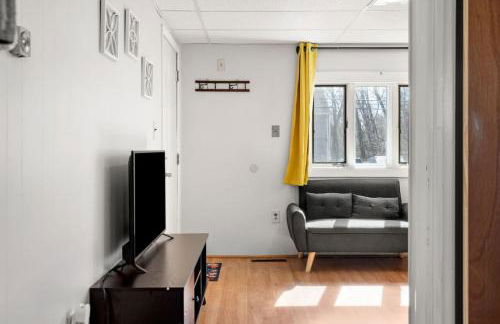 Nothing Fancy Older Apt Walk to Downtown King Bed - Foto 13