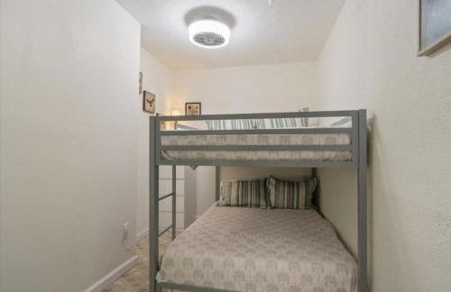 Lakefront Escape, Sunrise Views, Boat Slip & Community Dock Access - Foto 25