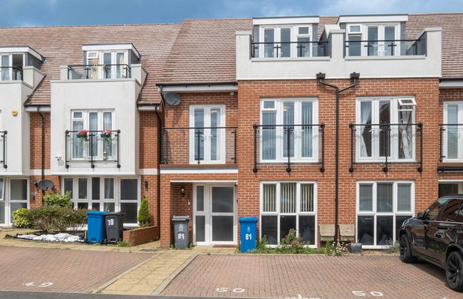 3 Bedroom and 2 Bath House with Balcony - Foto 50