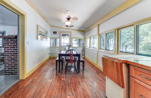 Torch Lake Getaway with Private Beach and Boat Dock! - Foto 7