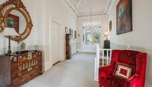 Stunning Apartment in Victorian Villa with Garden - Foto 4, Lobby or reception