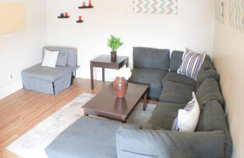 Steps Away From Hospital - 2 Queen Bed - City View - Foto 8