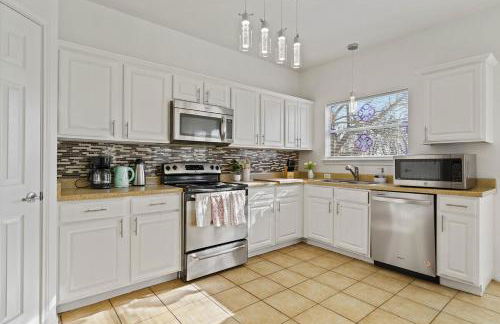 Spacious 8-Bed Home Near Tesla & Samsung Plants - Foto 19