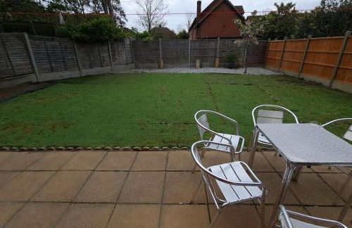 London Luxury 6 Bedroom Family House Sleeps 12 people Parking for 4 Cars Close to tube. - Foto 59