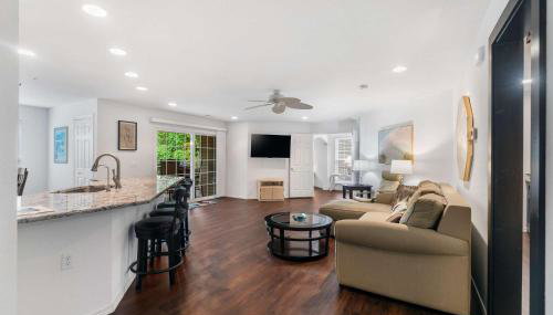 Lake Hideaway - Waterfront Condo with Resort Perks - Foto 2