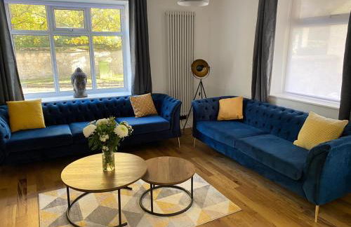 The Old Bank Beautiful Cotswold House with Huge Garden - Photo 5