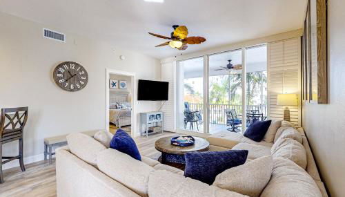 Luxury Condo in Regatta - Photo 3