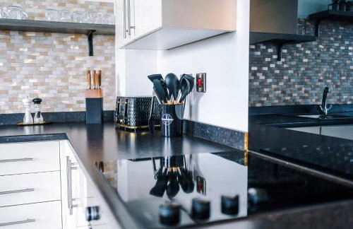 Large Home Salford -Free Parking - Foto 5