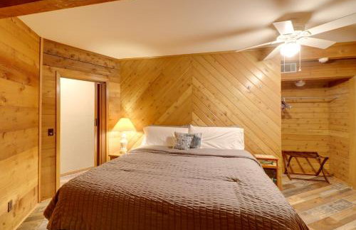 Family-Friendly Riverfront Manor on the Little Red - Foto 22