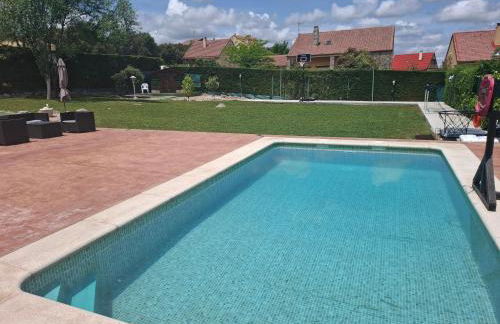 Disfrutar y relajarse el Robledal - Foto 2