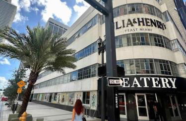 Art-filled Loft 180 Views, Rooftop Pool, Parking - Foto 10