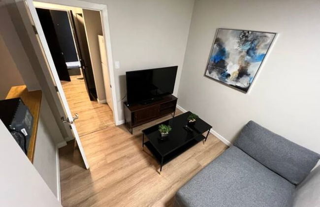 Cozy 1 Bedroom Rental With Den Free Parking Close to University - Photo 6