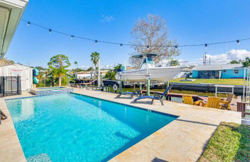 Spacious Canalfront Home with Pool about half Mi to Beach - Foto 1