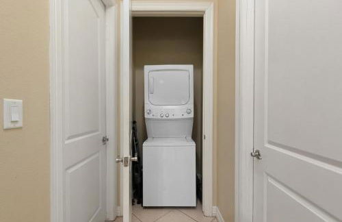 Beautiful 2 Bed 2 bath 1st Floor condo by beach with Pool - Foto 8