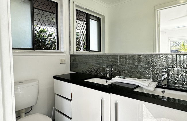 Tranquil Scape-Villa with Pool - Photo 16