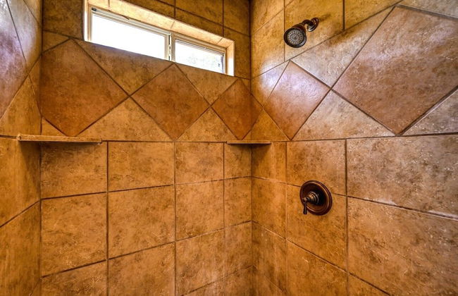 Luxury Home! - Pool - Fire Pit - Near Canyon Lake! - Foto 17