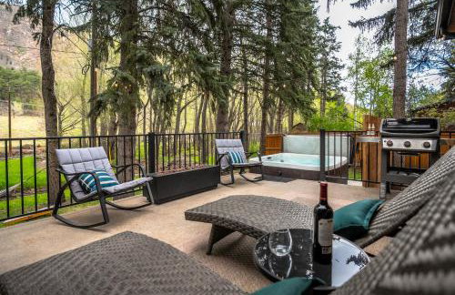 Serene Riverside Retreat with Sauna, Hot Tub, Fire Pit by Forest & Peak Retreats - Foto 26