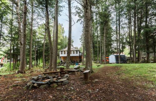 Waterfront Sebec Lake Home with Yard and Fire Pit - Foto 27