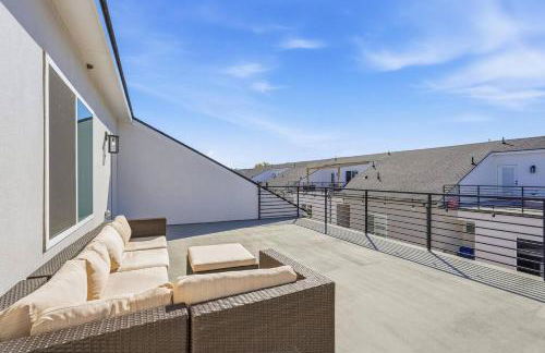 Modern 3BR Home w/ Rooftop • 5 min to Downtown - Foto 31