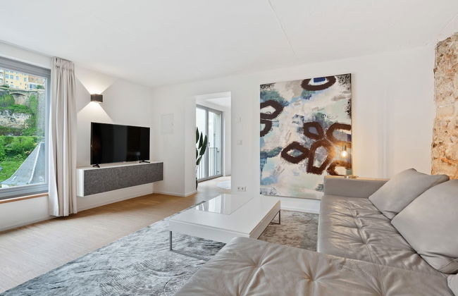 Modern Apt Old Town w Panoramic View ID4 - Photo 14