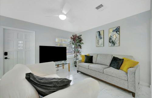 Sleeps 8 Near Busch Gardens with BBQ and Fenced Yard - Foto 1