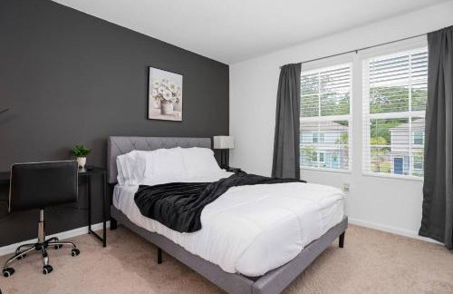 Luxe 2BR Townhome | Pool | Close to Beach - Foto 5