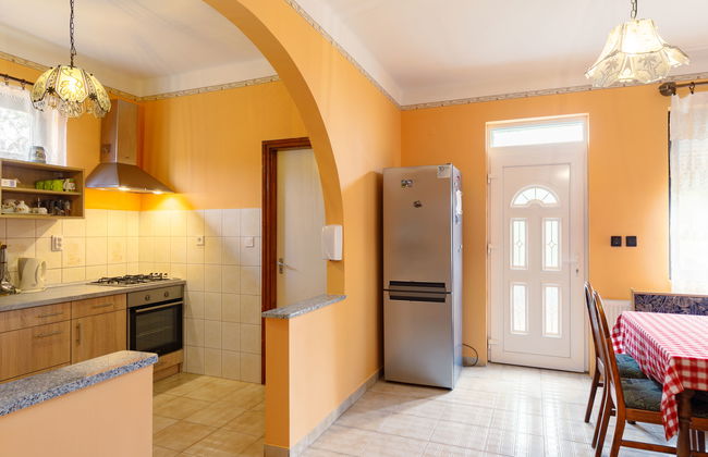 3 bedroom Apartment in Balatonlelle with garden and terrace - Photo 11