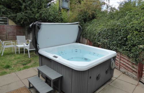 Romeo Cottage - Sleeps 4 - Open Plan Barn - Private Hot Tub & Garden - Foto 1