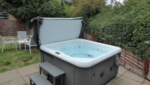 Romeo Cottage - Sleeps 4 - Open Plan Barn - Private Hot Tub & Garden - Foto 1