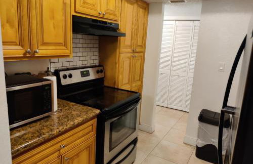 Beautiful 2-Bedroom Condo Near Universal and other Orlando Attractions, King Bed & Wi-Fi - Foto 8