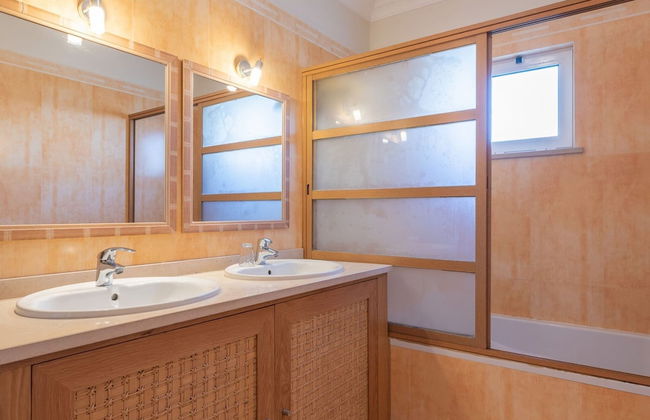 Lively Holiday Home in Albufeira With Private Pool 500m From the Beach - Foto 19