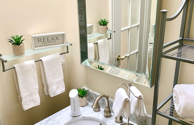 Suites On King - Photo 29