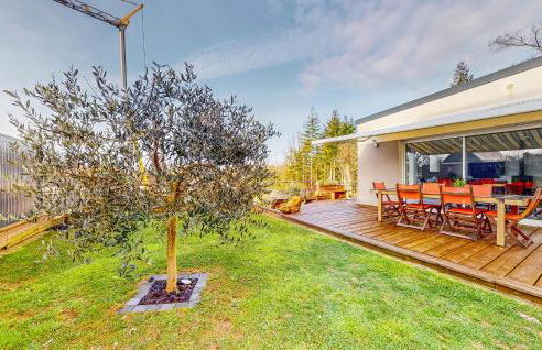 2 Bedroom Amazing Home In Landévant - Foto 10