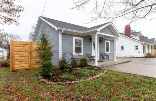 Music City Charmer Tons of Beds Thirty Day Minimum - Foto 39