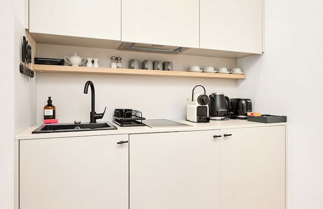 HONEST Karlín - Foto 68