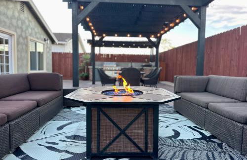 2 Masters, Newly renovated with new furnishings - 4BR 3BA - Photo 18