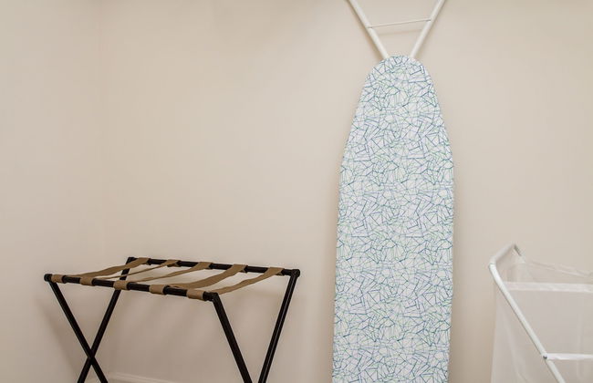 2br Logan Circle Furnished Apartment 2 Bedroom Apts by RedAwning - Photo 23