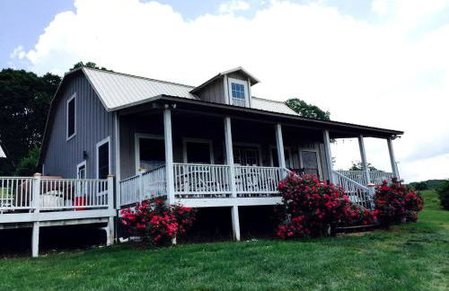 Private Barn Rental on 30-Acre Farm for Groups and Events in Jefferson City, Tennessee - Foto 1