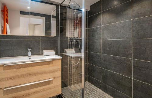 Toits des Pècles Top-Floor Alpine Apartment with Stunning Mont-Blanc View - Photo 4