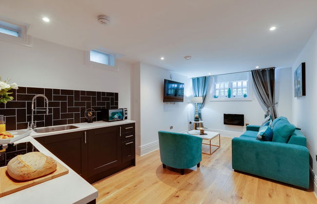 80 by Elite - Photo 3