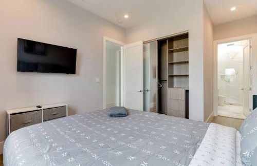 Luxury Modern 4 Bedroom 3 Bathroom Home with Rooftop Deck #1 - Photo 24