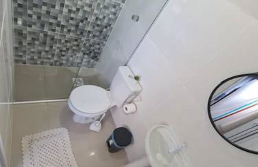 Kitnet 301 centro linda vista por sol com tv smart e ar - Foto 5